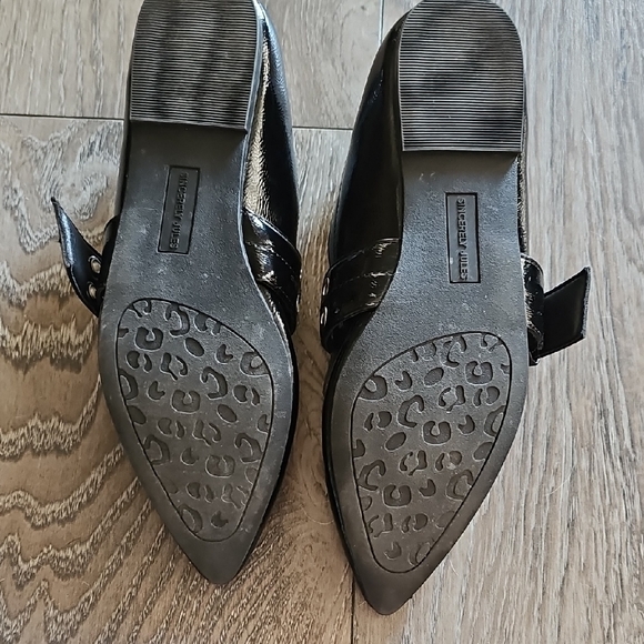 Sincerely Julez Women's Shoes with Buckle Detail - Picture 6 of 6